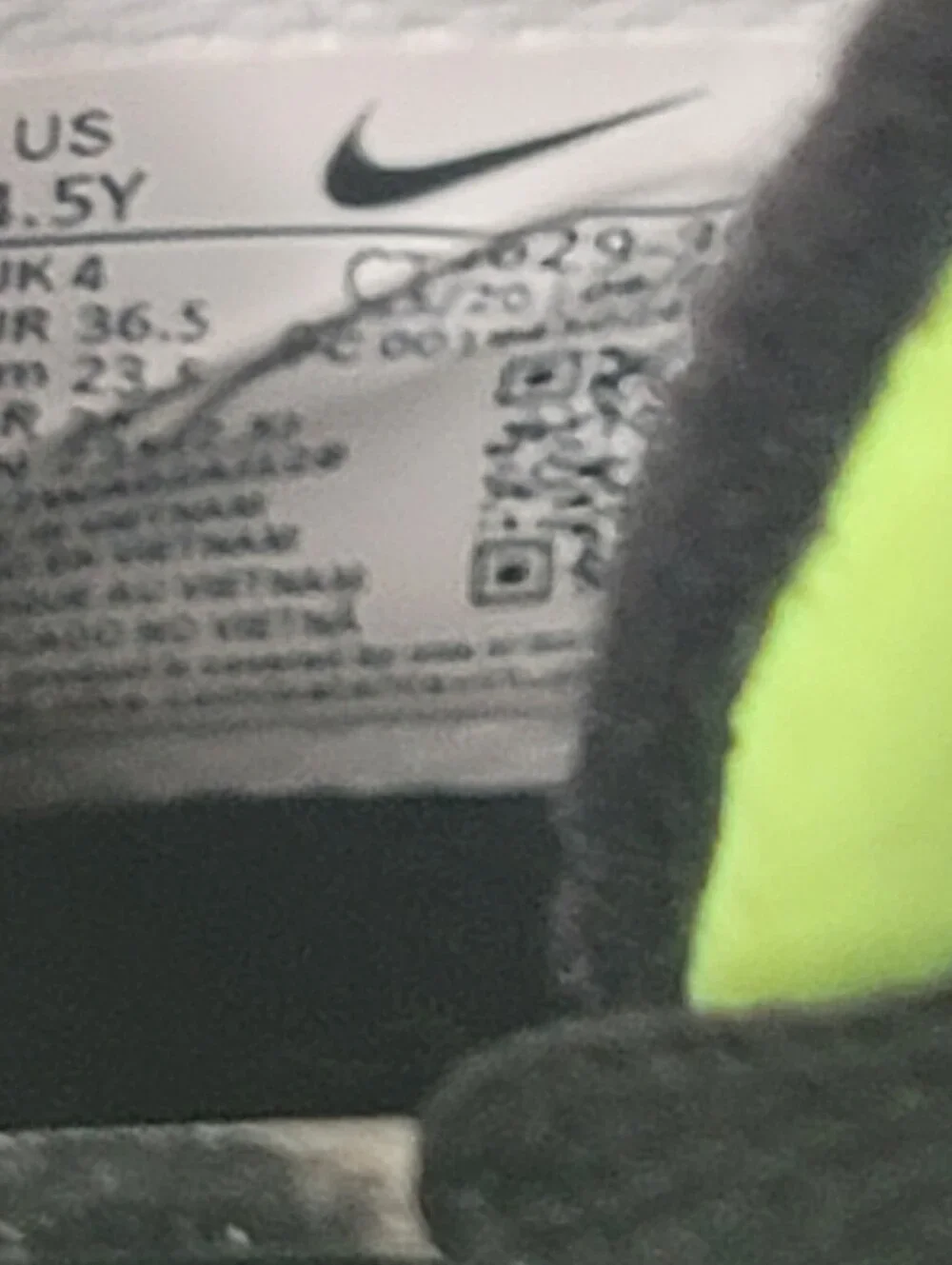 Nike LeBron Witness 5 Grinch Size 4.5y